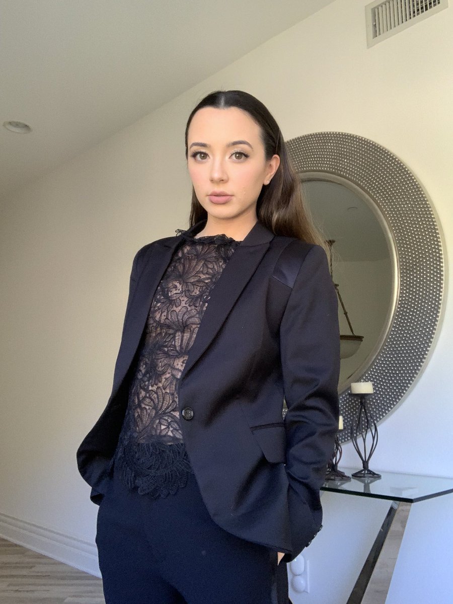 veronicamerrell's tweet image. I think everyone needs a pantsuit