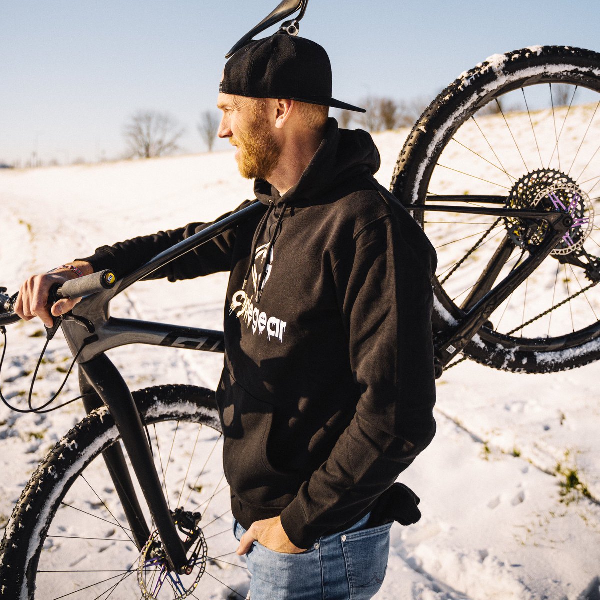 Two weeks ago Holland was covered in snow and it was about 25 degrees colder in comparison to today. Quite cold but at the same time truly amazing to train in this beautiful snowy landscape.
💪🏻Uncover your true potential with @cyclegearofficial 🖤🤍 #cycling #mtb <a href="/lars_boom/">Lars Boom</a>