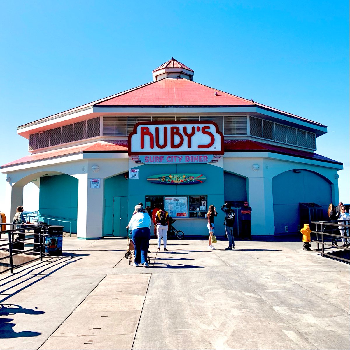 CityofHBPIO's tweet photo. It's Ruby's last day on the Huntington Beach Pier. 🍔 What are some of your favorite memories of this iconic restaurant?

#HuntingtonBeach #SurfCityUSA #OneHB https://t.co/MXhkQVeTr2