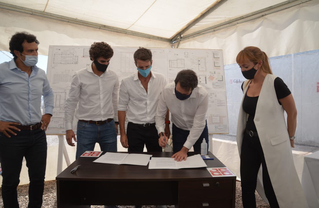 anabelfsagasti's tweet photo. Celebro que Godoy Cruz haya podido superar las barreras que le impidieron acompañar al ministro @gkatopodis en Maipú, y ahora pueda estar firmando su secretario de obras un convenio que le hace muy bien a los vecinos del departamento. https://t.co/CT4FOygJlO
