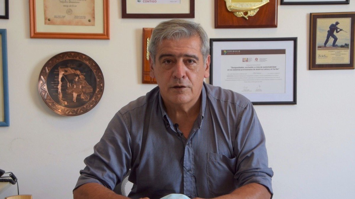 #Chile 🇨🇱 Como cada 25 de febrero <a href="/anefchile/">ANEF</a> conmemoró aniversario del asesinato de Tucapel Jiménez, dirigente histórico fundador de CLATE. <a href="/JulioDFuentes/">Julio Fuentes</a>,  presidente de la CLATE estuvo presente a través de un video proyectado en el acto🖐️.

NOTA EN ➡️bit.ly/2PgaChD