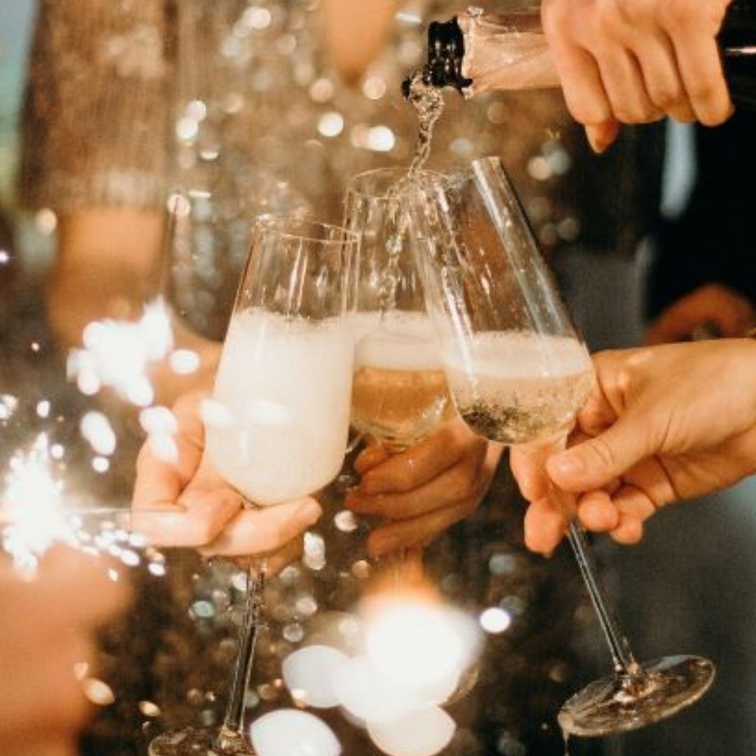 wheredreamslead's tweet photo. It's Friday!  Time to pop a cork &amp; celebrate! 🍾

Love a good glass of bubbly?   We can help plan a trip to Paris with a visit to France's Champagne region.  #paris #champagne #dreamsanddestinations 

https://t.co/uErLUVr82z https://t.co/j2aWcdOFNF
