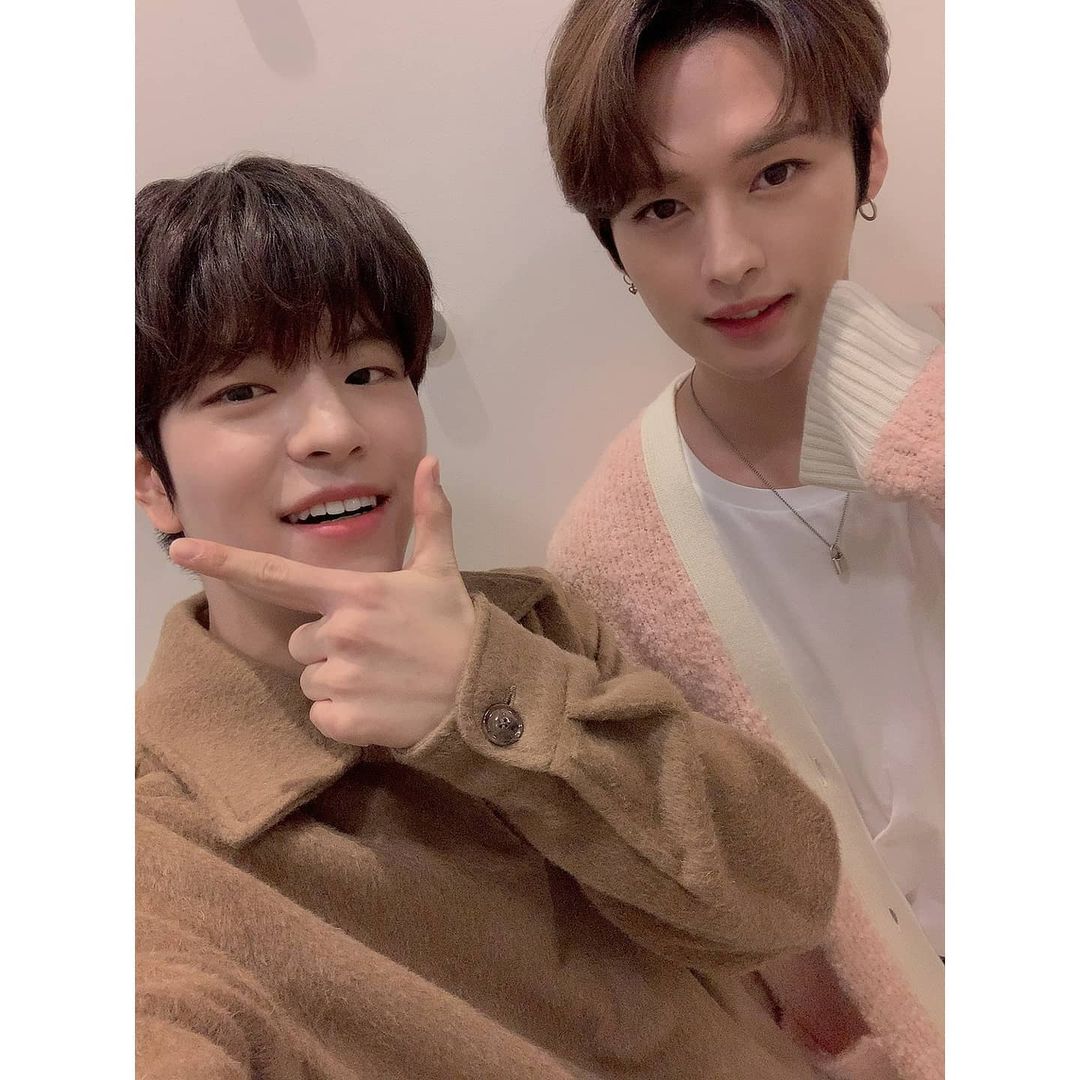 YTHNRCHY_twt's tweet photo. 〤 ° ¡𝖲𝗍𝖾𝗉 𝖮𝗎𝗍!⥋we are ≭ . . . 𝐘𝐎𝐔𝐓𝐇 𝐀𝐍𝐀𝐑𝐂𝐇𝐘 〆 #
[#STELLARYDBT + #SECRETSG]

Gian y Lucas se pusieron lindos para ir al esperado debuto de las chicas de @STELLARYGIRLS, ansiamos ya verla en el escenario y les deseamos muchos éxitos ! https://t.co/kcO8B3KqIt