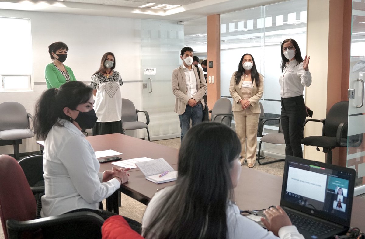 lesliejimenezv's tweet photo. Hoy recibimos en Oaxaca al Subsecretario de la @STPS_mx, @marathb. En compañía de @jocabedbetanzos, Subsecretaria de @Sec_EconomiaOax, sostuvimos una reunión para fortalecer los servicios que el @SNEOaxaca ofrece a las y los oaxaqueños. 

@alejandromurat, @guzmanjp, @Donaciano_DE https://t.co/fPo2WeiekK
