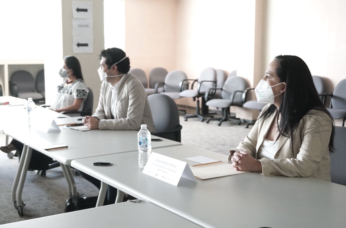 lesliejimenezv's tweet photo. Hoy recibimos en Oaxaca al Subsecretario de la @STPS_mx, @marathb. En compañía de @jocabedbetanzos, Subsecretaria de @Sec_EconomiaOax, sostuvimos una reunión para fortalecer los servicios que el @SNEOaxaca ofrece a las y los oaxaqueños. 

@alejandromurat, @guzmanjp, @Donaciano_DE https://t.co/fPo2WeiekK
