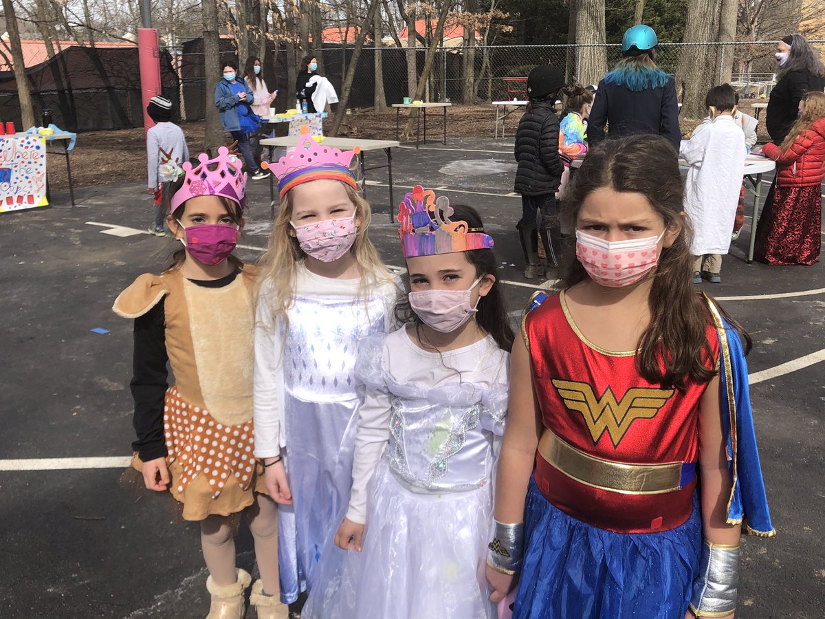 Matthew_Bellas's tweet photo. COVID-Friendly Purim Carnivals were a great success today! JK-4th graders participated one grade at a time and 5th graders got their leadership opportunity running physically distanced stations. Purel anyone? חג שמח@CESJDSCONNECT @PrizmahCJDS #jdslionspride #dynamicdayschools https://t.co/JeyGEgUKpA