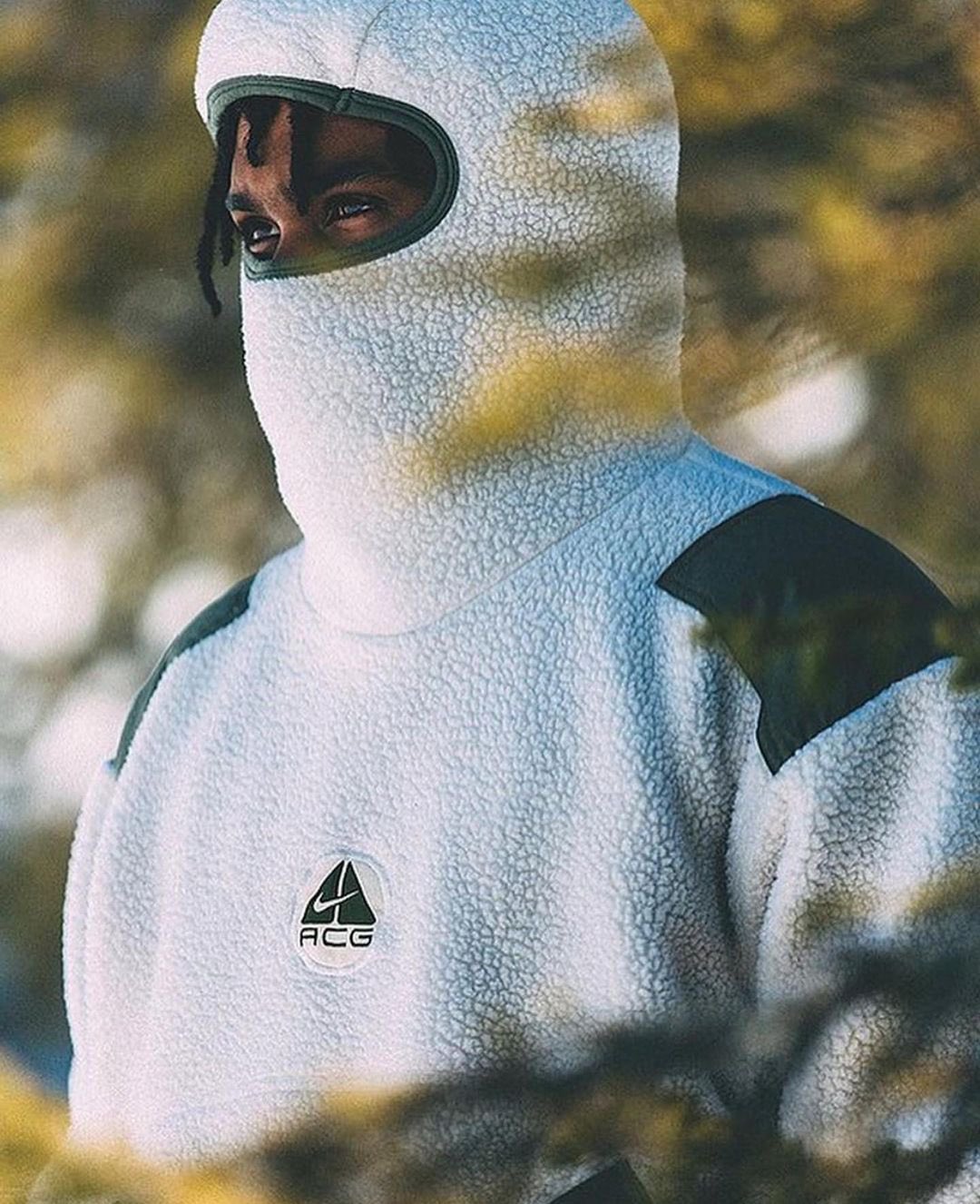 Views on X: Sortie en 2000, cette polaire à cagoule Nike ACG était en  avance sur son temps 😷  / X