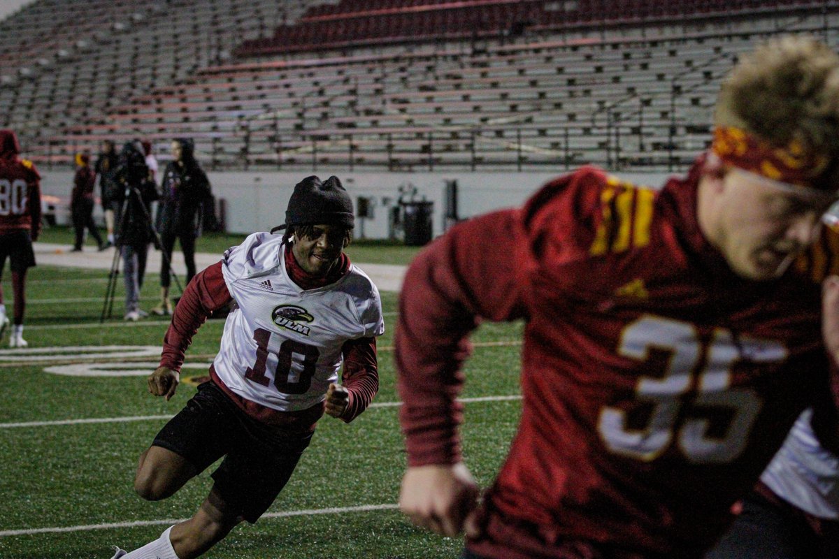 ULMFB_Recruit's tweet photo. WILL YOU FIGHT -or- WILL YOU QUIT
#ULtiMate22 | #Funroe https://t.co/4rzrRSFyza