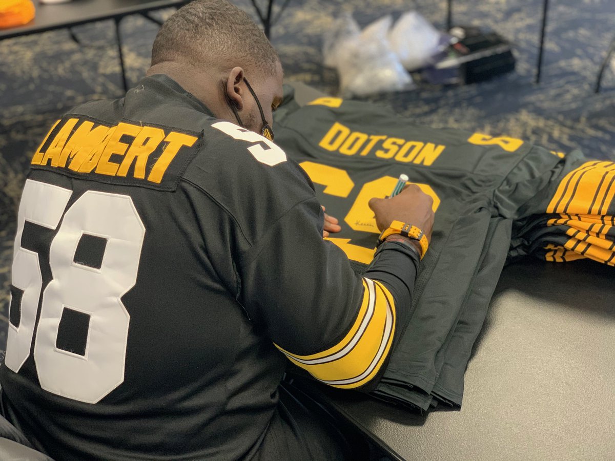 We're going to give a Kevin Dotson autographed jersey away to someone who retweets this tweet AND follows us!

We'll pick a winner on Monday 3/1!