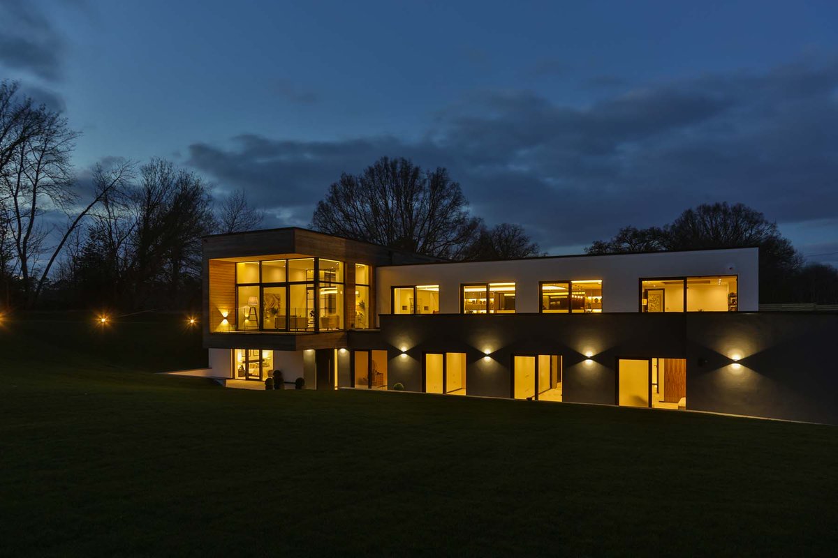 EdwardWelton's tweet photo. https://t.co/o5tNe4mIjT Skyfall occupies an exceptionally idyllic and mature position with views across adjoining countryside ⁦@knightfrank⁩ edward.welton@knightfrank.com https://t.co/QoEVrOj5NH