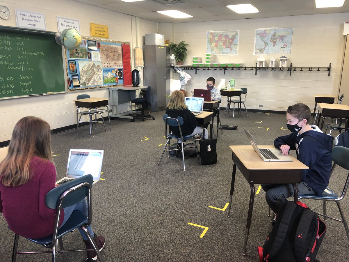 Digital tic tac toe review. These students are so adaptable! #ccsd93 #jsjayhawkway #jsprincipal