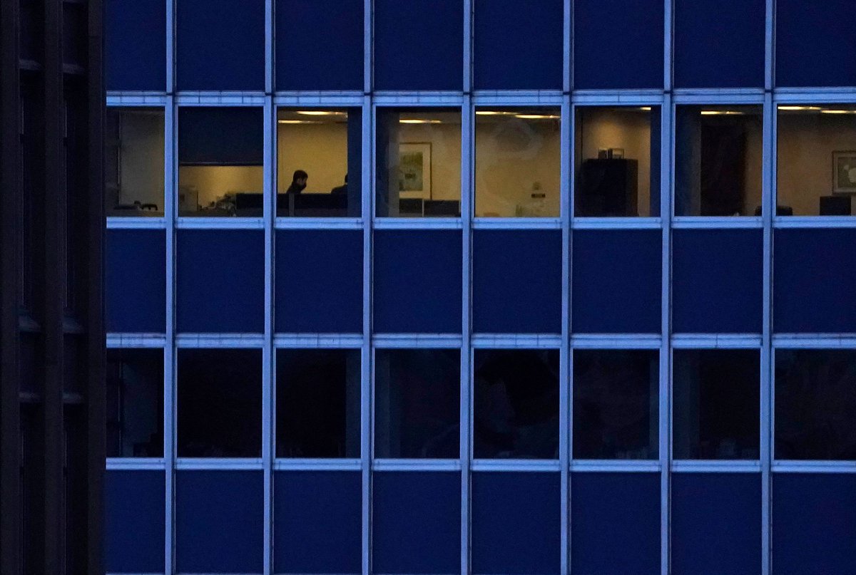 bbgoriginals's tweet photo. Remote workers spend more on housing costs than those who stay in the office — a gap that might add up to $15 billion or more if commuters don’t return https://t.co/yXKXJ2L6Oq https://t.co/Jh0pmB5xFq