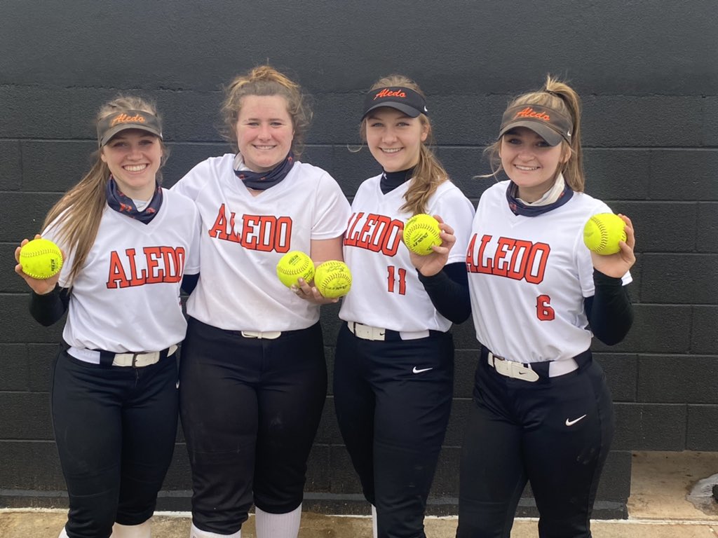 LadycatSoftbal1's tweet photo. Ladycats take the shutout over Legacy 7-0 with 5 home runs by @Morgb__6 @marissakpowell @madysenboutwell @caitlin_beaty @BearcatsofAledo @AledoAthletics @DFWfastpitch https://t.co/gUSmdcEZUm