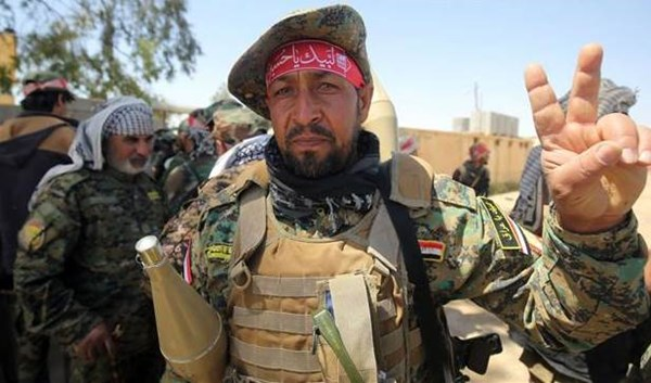 almayadeen_es's tweet photo. Helicópteros militares estadounidenses sobrevuelan posiciones de las Fuerzas de Movilización Popular iraquí https://t.co/H1NWCI5D2k #Iraq #EEUU #Bagdad #FMPI #Amiriyat #JurfNasr #Helicopteros https://t.co/4tRF6qOtdx