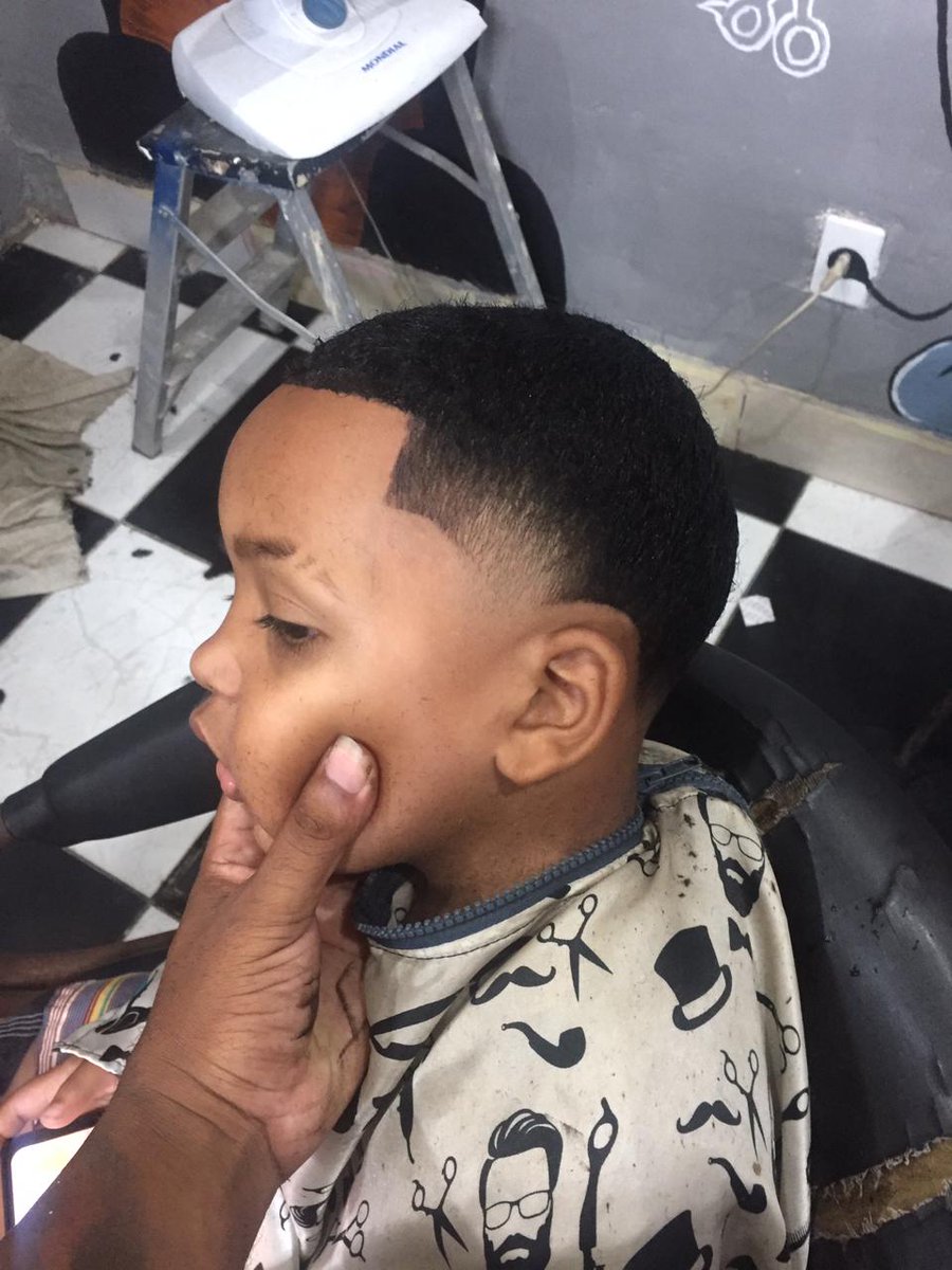 CortaDunga's tweet photo. Deixei meu meno na 📏📏📏💇‍♂️✂️💪🔎🔎😍😍❤ https://t.co/sGasJOzlRV
