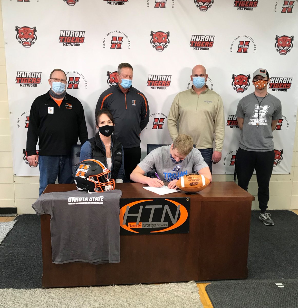 jeffdduffy's tweet photo. Congrats #hurontigers Derick Siemonsma signing letter of intent to play football at Dakota State University in Madison...@DSUFootball @DSUAthletics https://t.co/1vGsSWWpyR
