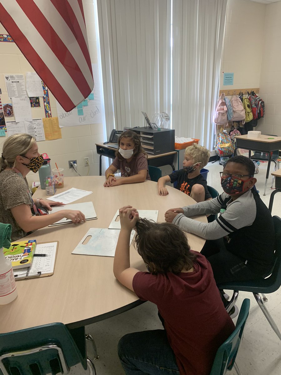 LisaBLiteracy's tweet photo. Ms. Taylor engaged a small group of learners in word work, while the rest of her students chose a task from a variety of center options! @sunrayexplorers #anchoredinsuccess https://t.co/fcTskwpLJn