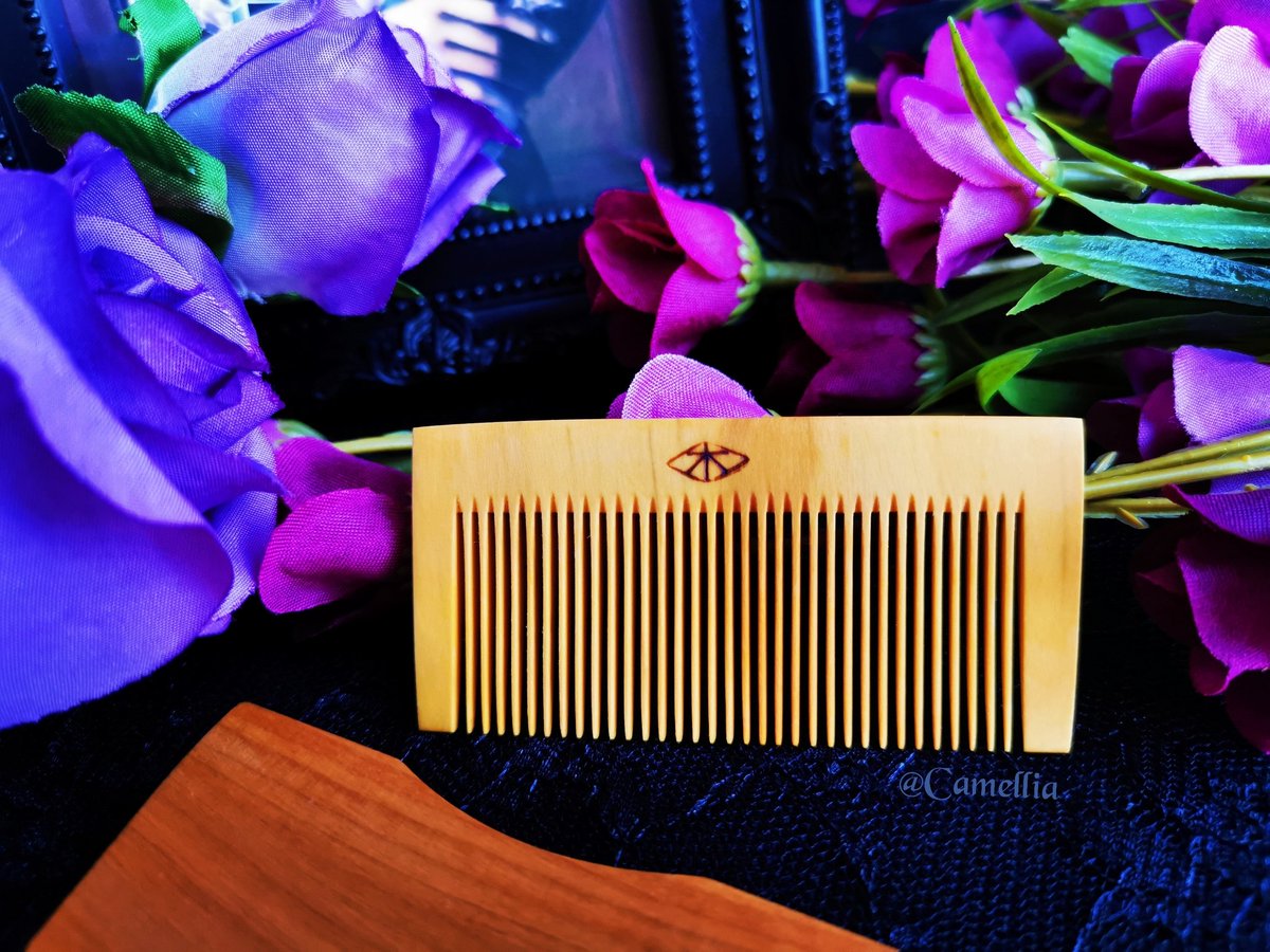 CamelliaGlobal's tweet photo. Portable size♪
with a boxwood case.
Works by Mr. Kihara.🇯🇵✨
#woodcomb
#craftsman https://t.co/qbeHcF6No3