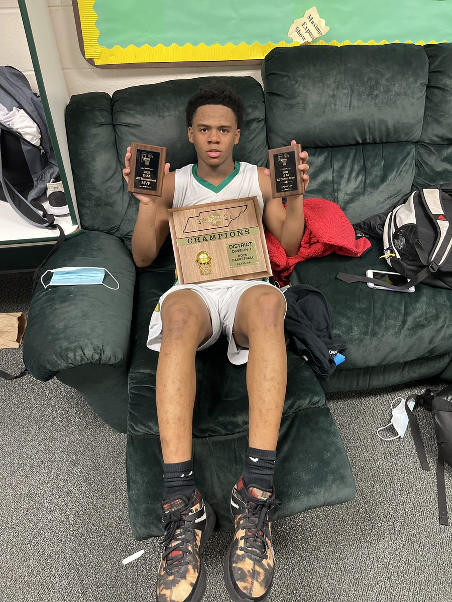 d1qu3n's tweet photo. Just getting started ‘ WE AINT DONE YET 💯 Changing the program it’s time too respect US ❤️ #DistrictChamps❤️ #AllDistrictTeam😎 #ALLTournamentMVP💍 #LONGLIVETREEZY🐐 @JSunNews @PrepHoopsTN @tnhoopsrecruits @ChuckLawson901 https://t.co/NGOSko8coq