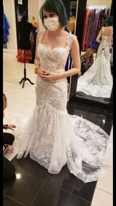 Trying on wedding dresses https://t.co/mPJAOZ7F3g