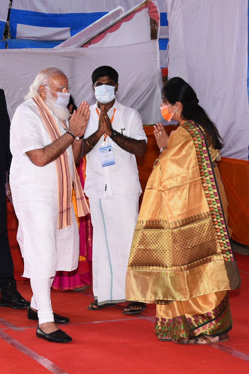 DrPreethiBJP's tweet photo. என்ன தவம் செய்தேன் ஐயா🙏🙏

பாரத பிரதமர் திரு #நரேந்திர_மோடி அவர்களை #சந்தித்து_உரையாடிய அத்தருணம்.. https://t.co/osqOjSYCFb