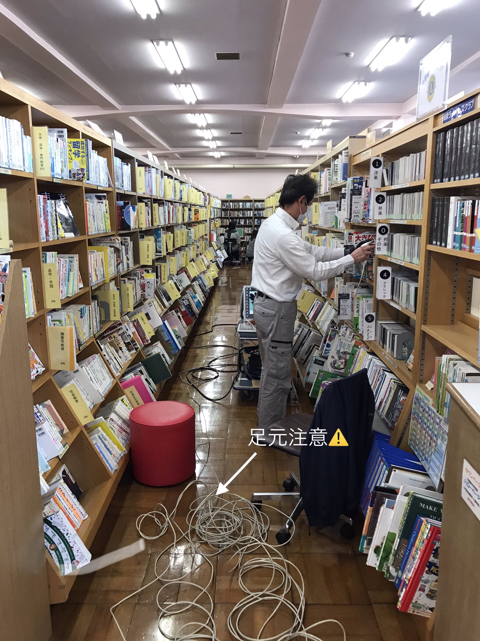 柏原市立図書館 柏原図書館 は現在蔵書点検3日目です みなさまに快適に図書館を利用していただけるよう頑張っています 開館日までもうしばらくお待ちください 柏原市立図書館 柏原図書館 は現在蔵書点検3日目です みなさまに快適に図書館を利用していただけるよう頑張っています 開館日までもうしばらくお待ちください