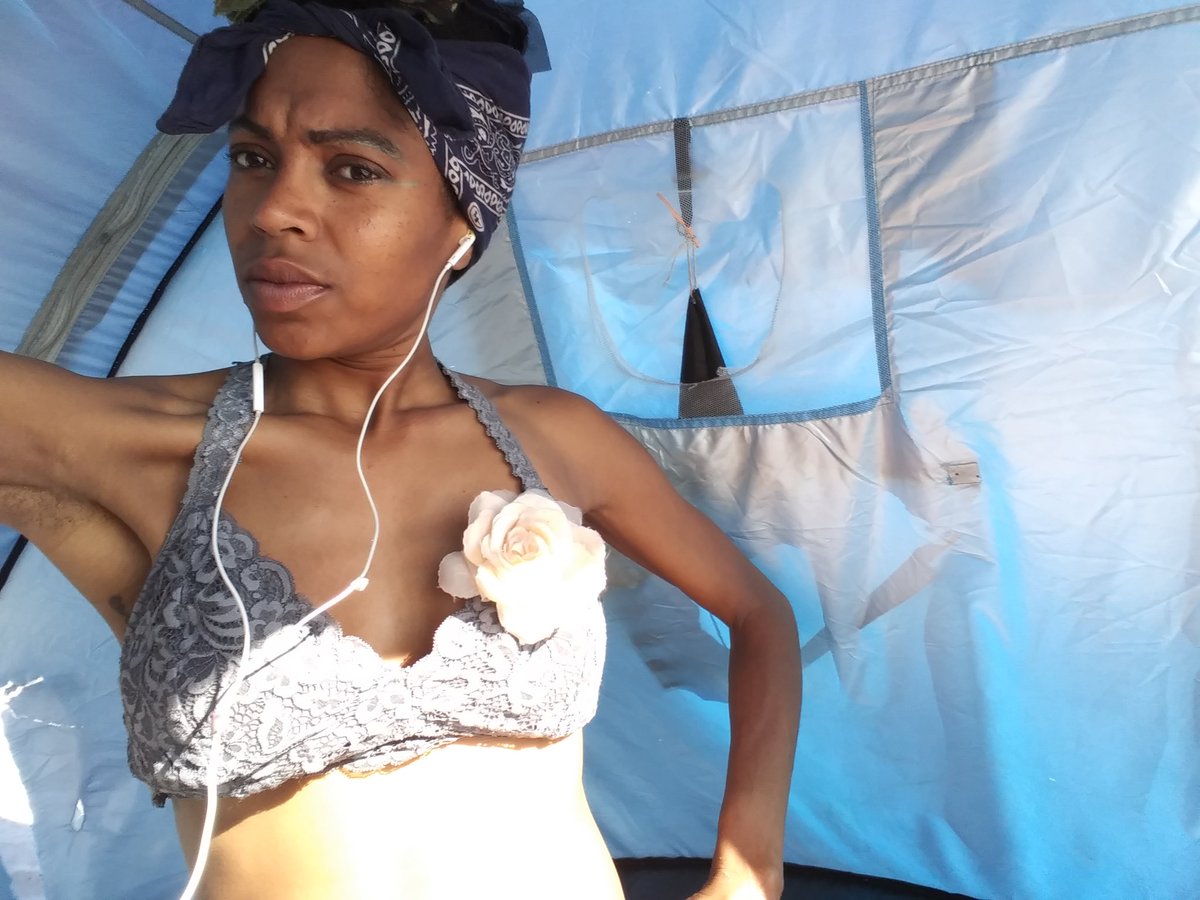 theMarqueta3's tweet image. #dAgodkiki fell