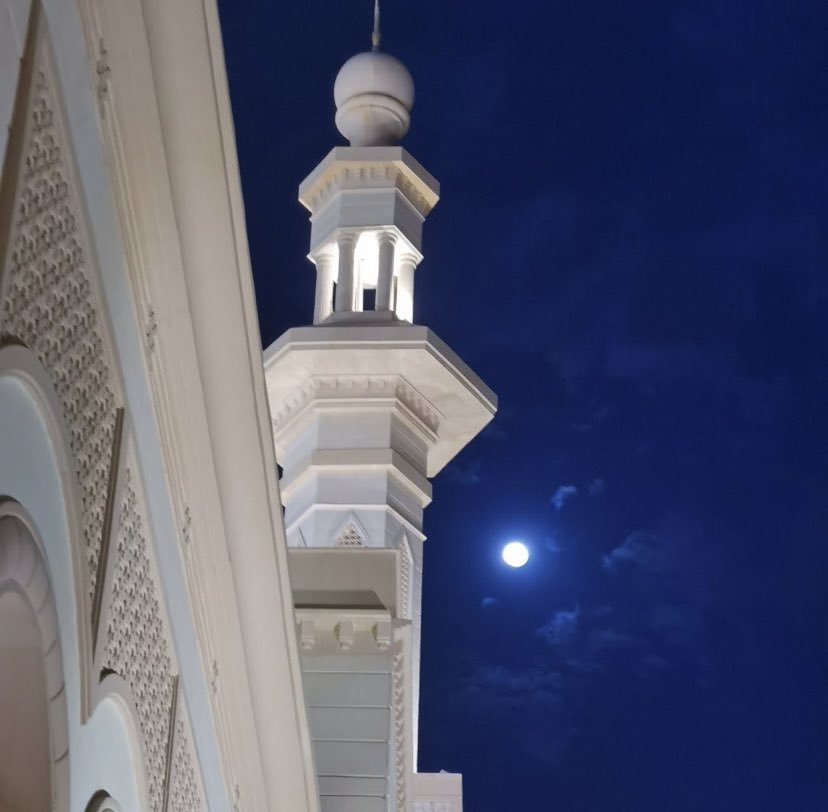 "اللهُمّ قلباً هادئاً كهدوء صلاة الفجر❤"