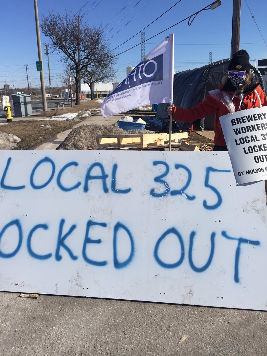 OTFpresFEO's tweet photo. Stopped by the Molson Brewery picket line to support Brewery Workers Local 325.Trying to pay forward all the support Ed workers received last year. It’s shameful a multinational Corp is trying to strip from the contract during a pandemic. Attacking pension and working conditions https://t.co/qxjIn4H1rZ