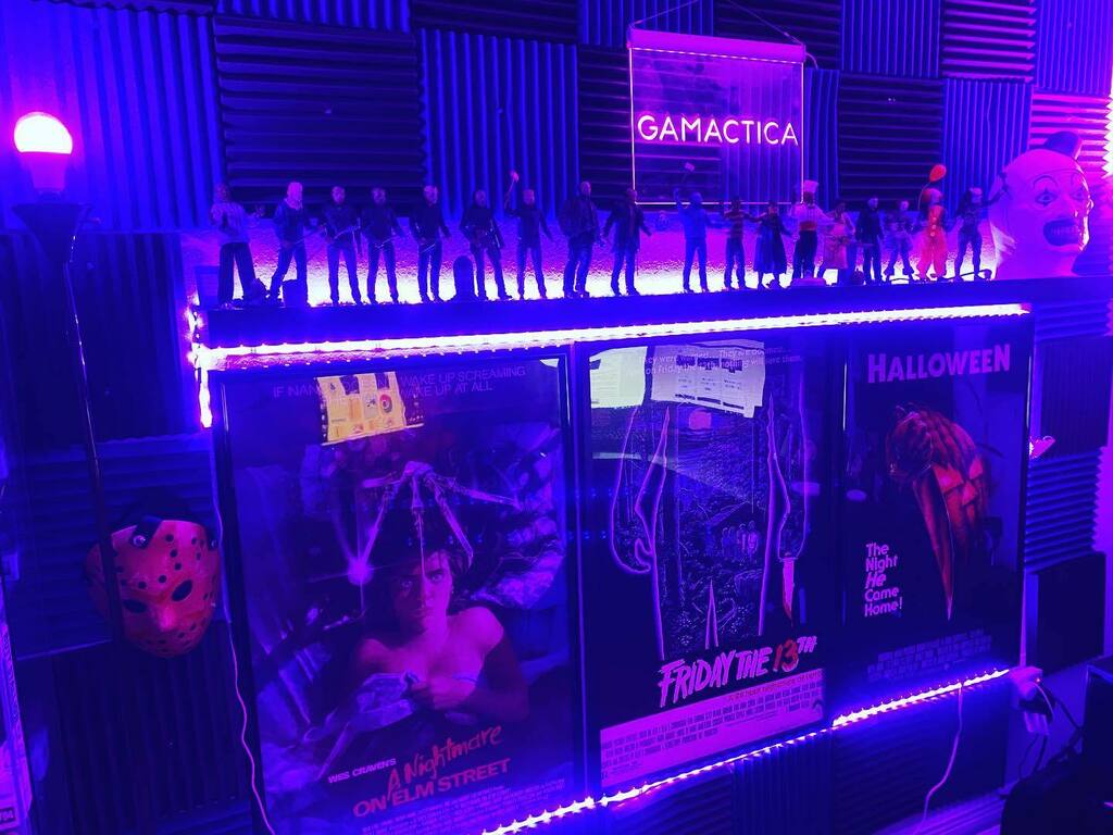 Gamactica's tweet photo. The mood is set. Friday Night Vibes are officially active.
Join @anthony.dimoro @jetwayjesustv & @gamactica_ LIVE on #twitch right now!!
👽https://t.co/bIv5zIlm9x
#twitchstreamer #twitchtv #gamactica #gamacticans https://t.co/t2uYotFsGP https://t.co/G1rsNRTycC