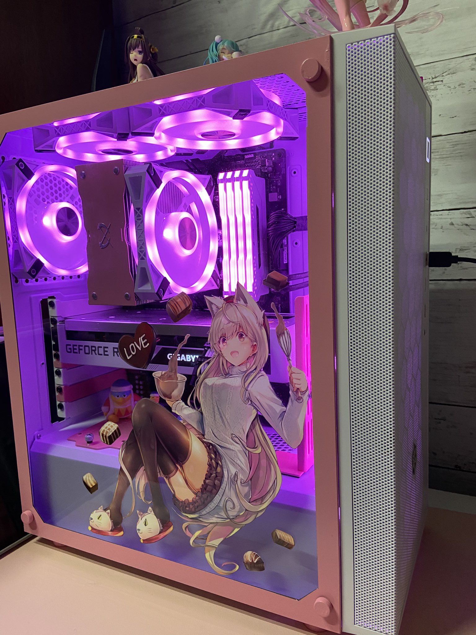 تويتر 春霞みぃな 個人vtuber على تويتر 自分ので作った 春霞みぃな仕様の痛pc Pcケースやらcpuクーラーから 自分好みに塗装して サイドのガラス面に自分のステッカーを 貼りました W و و こんなにピンクのpc少ないのでは いずれは
