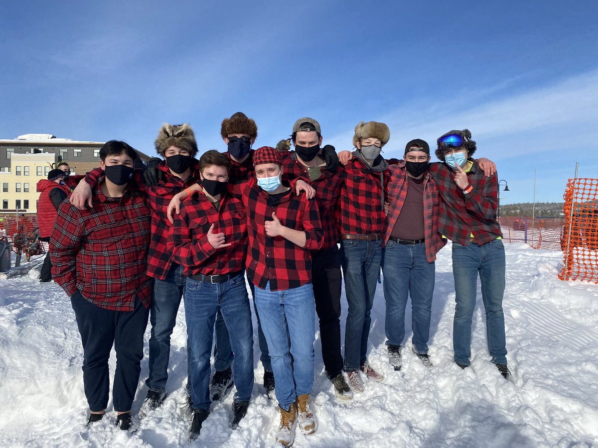 portercreek1's tweet photo. Congrats to #pcssgrad2021 for their participation in the @YukonRendezvous tradition of #gradchallenge #pcsspride #pridepassionpurpose #grad2021 #yukontradition https://t.co/ZmzfLoicsi