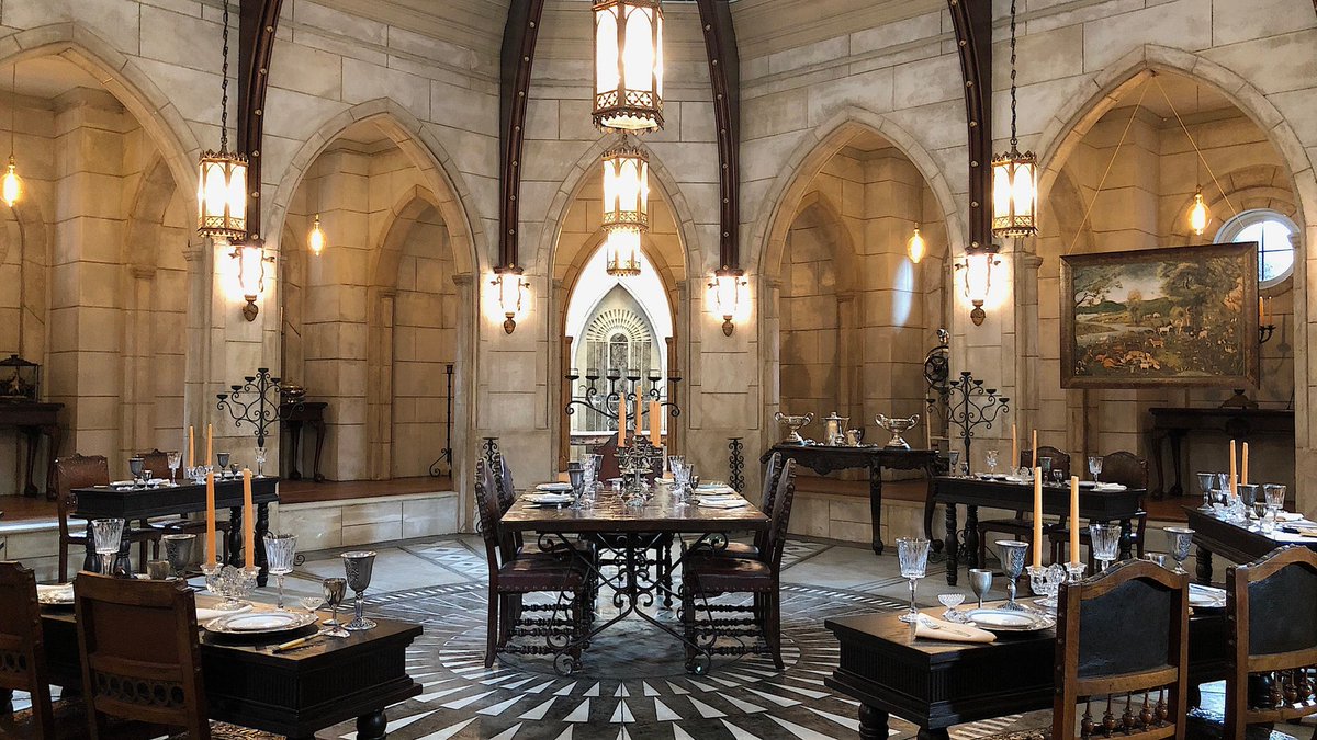 burningsofapod's tweet image. A wild ride awaits if you still haven’t seen #LovecraftCountry #HBOseries #nominated for this year’s #GoldenGlobes #BestTelevisionDrama.
Who doesn’t love a great adventure story, as well as picturesque period interiors designed by the very talented Kalina Ivanov?