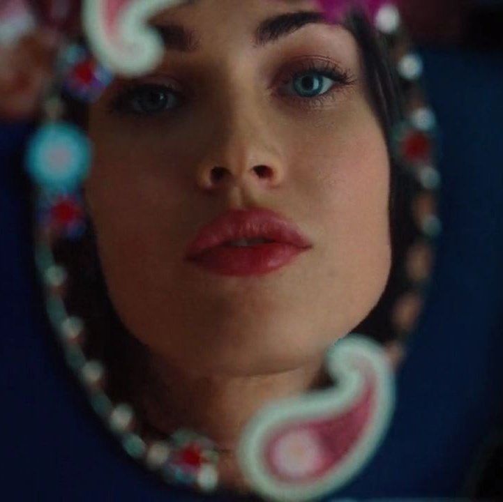 gaybonez's tweet photo. Today's actresses simply don't look into tiny mirrors after society's turned them into a monster like they used to. https://t.co/btMi1yjUcY