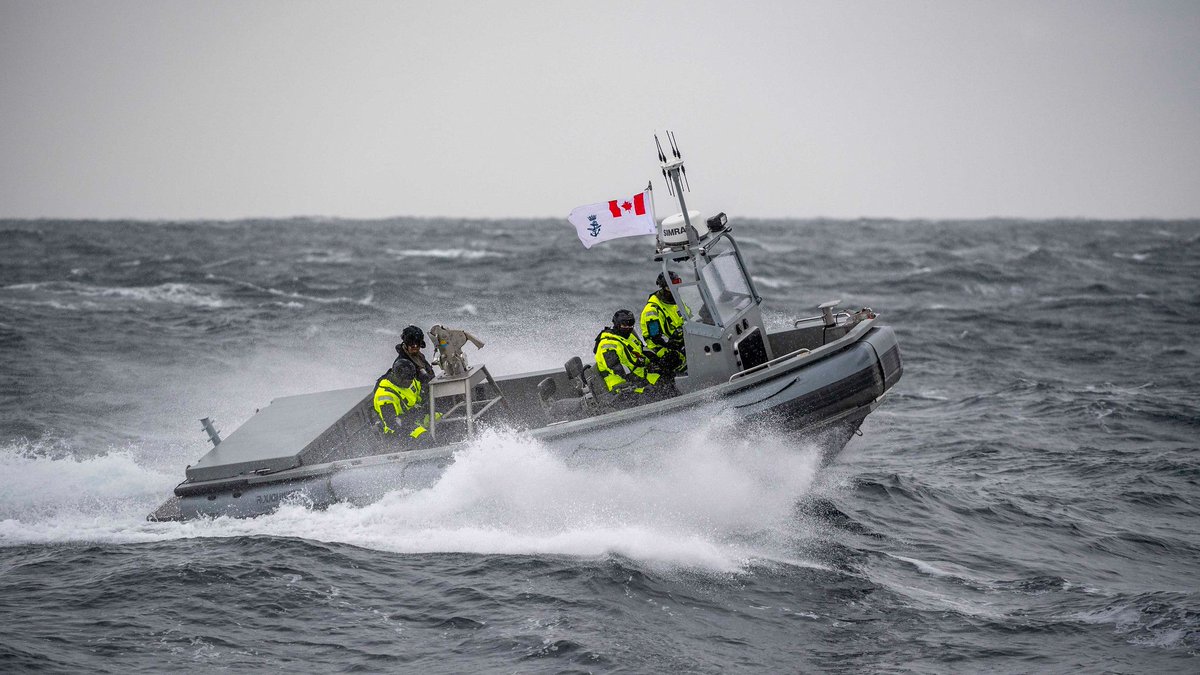 CanMNews's tweet photo. Members of the Deck Department conduct small boat training alongside HMCS HARRY DEWOLF during Cold Weather Trials off the coast of Nova Scotia on February 9, 2021.
📸 Cpl David Veldman, CAF
#WellTrained #WellEquiped #RCNavy #HMCSHarryDeWolf https://t.co/wlidNU6IRC