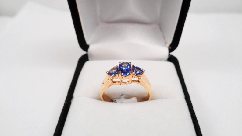 ColteriCo's tweet image. 92 points of Tanzanite in a 14kt. Gold Ring.

Price:$663.30

See Details:  

etsy.com/listing/251377…

#tazanite #tanzanitering #statementring