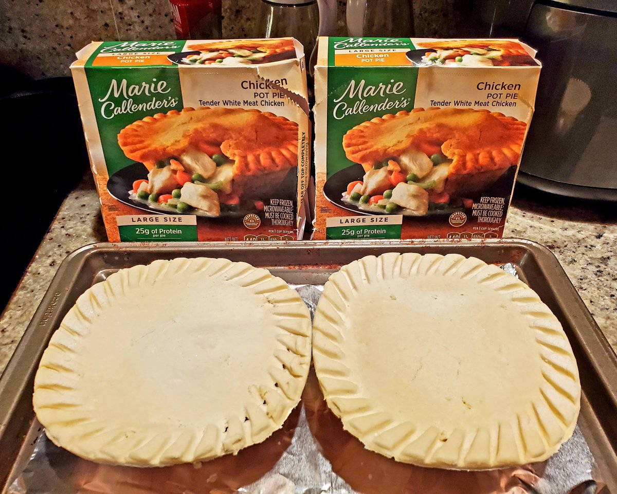 daninarizona77's tweet photo. -
Tonight's Dinner is...
"Chicken Pot Pies"
Can you tell, I'm cooking tonight?!
Me #FancyChef @MarieCallenders https://t.co/pNtImtAwZj