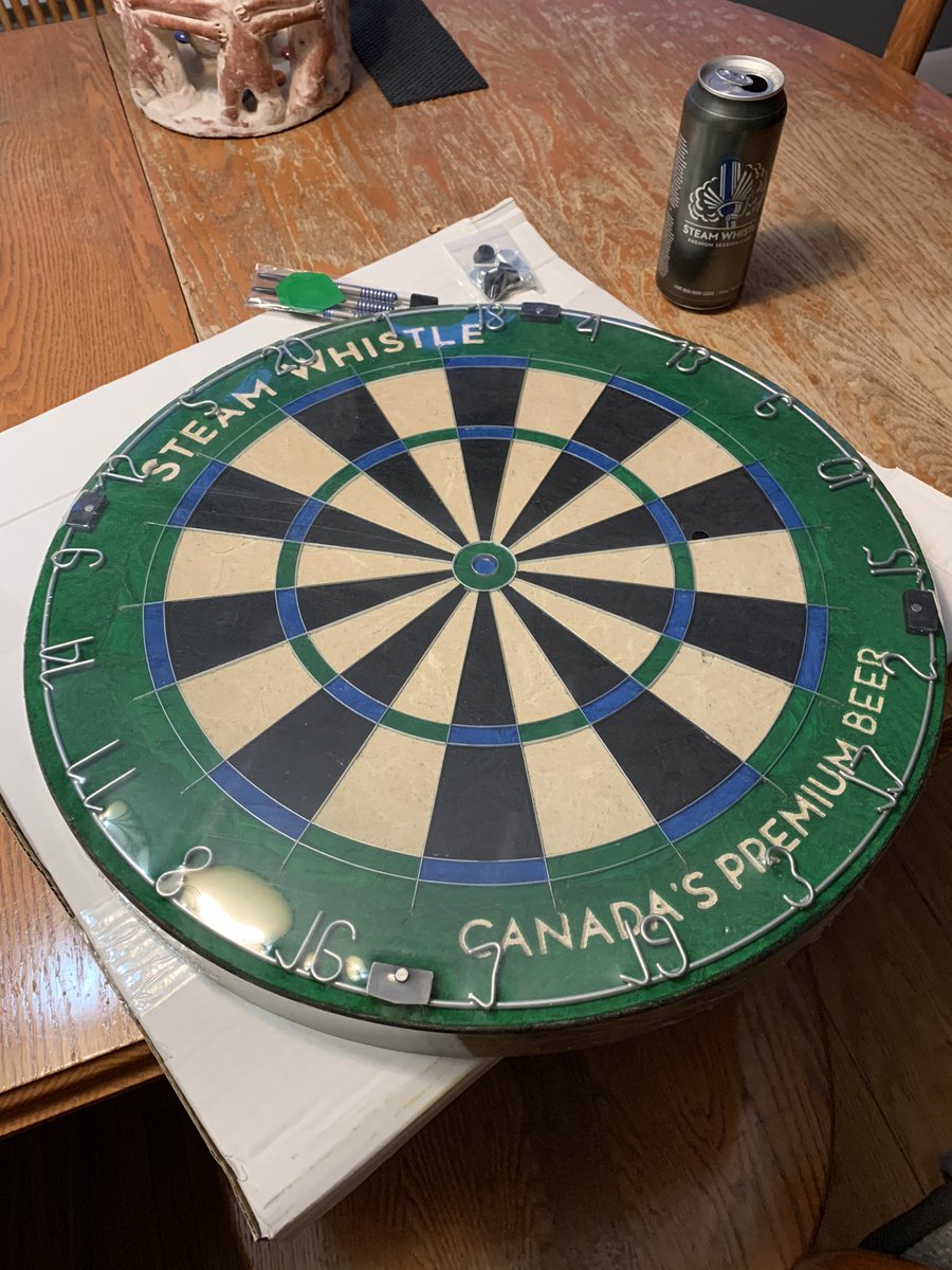 chrisd6979's tweet photo. Look what showed up today... fantastic Friday #HappyFriday #DartBoard 🎯 @SteamWhistle #GameOn #DavisBar #BeautyDay #SessionLager #Cheers 🍻 https://t.co/1tt0weTp8I