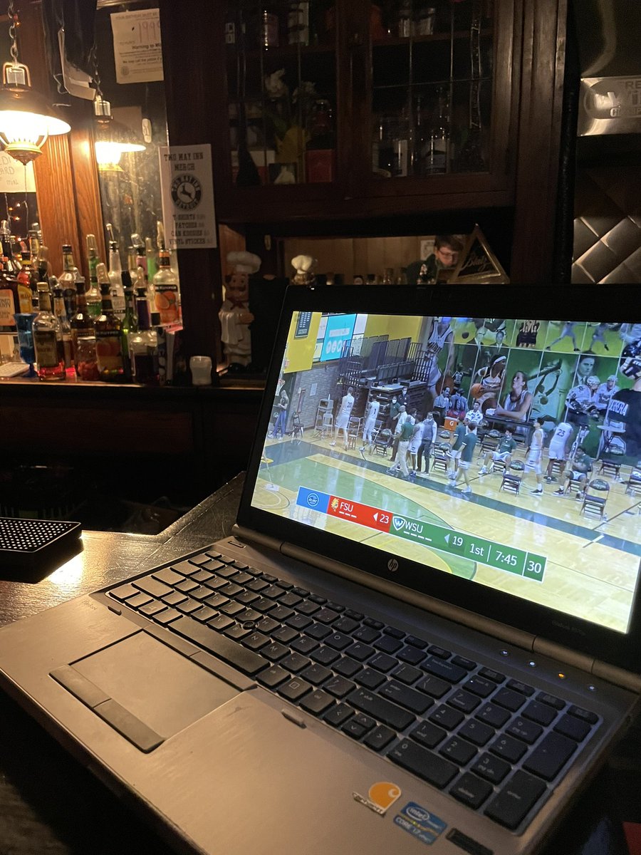 TheWarriorHouse's tweet photo. The best way to watch WSU
#TwoWayInn #HelloDetroit https://t.co/yLp3Ntdlm0