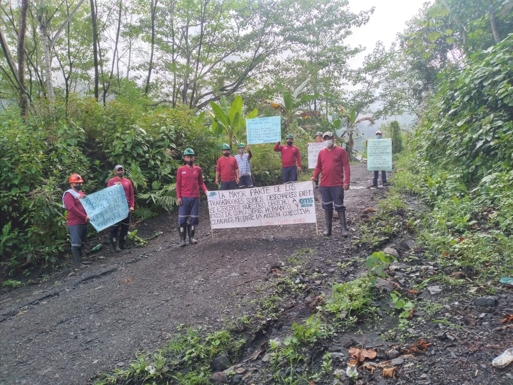Siguen las protestas en Muzo. Un año ya completan los trabajadores de Esmeraldas Mining Dervices S.A.S sin garantías laborales. Durante el último mes han realizado varias movilizaciones pero las soluciones no llegan. Piden intervención de la <a href="/GobBoyaca/">Gobernación de Boyacá</a> y <a href="/MintrabajoCol/">MinTrabajo</a>