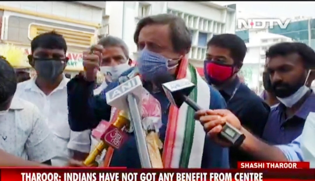 sanjida_iqbal's tweet photo. @ShashiTharoor @INTUCnational @ShashiTharoor best-loved MP is greeted everywhere by rock star style acclaim.He is INC, India's future #SuperHeroMP💕 Guruji, good, you're doing superb job for Your People....🙏♥️🙏 https://t.co/4x0OPftSPH