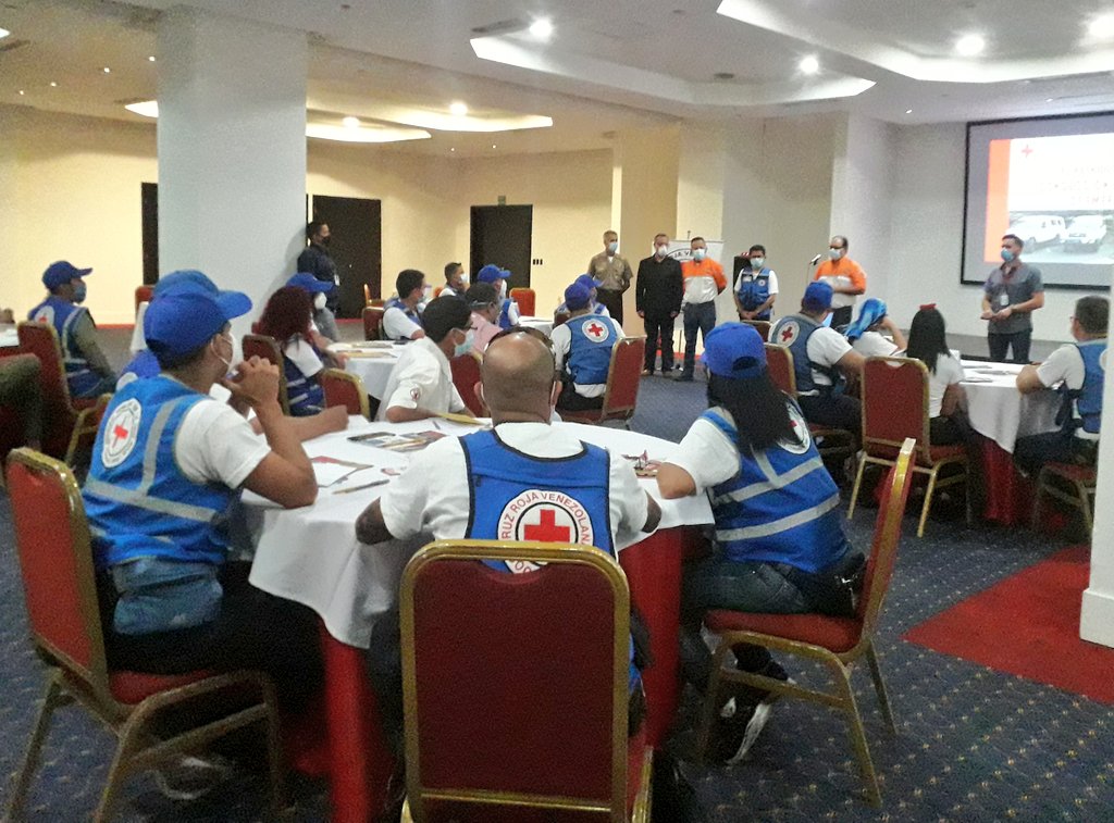 CruzrojaVal's tweet image. Seccionales de #Carabobo #PuertoCabello #Aragua y #Calabozo comenzaron #formación sobre "Conducción de Vehículos de emergencias", dirigida por la Coordinación Vial de la @CruzRojaVe y la @BTT_Carabobo #universalidad #voluntariado #unidad #humanidad #26Feb