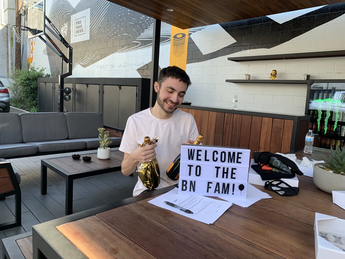 jayxvee's tweet photo. today i signed and i am now a part of the @BigNoise team !!!!!!! https://t.co/r02r8QnEh1