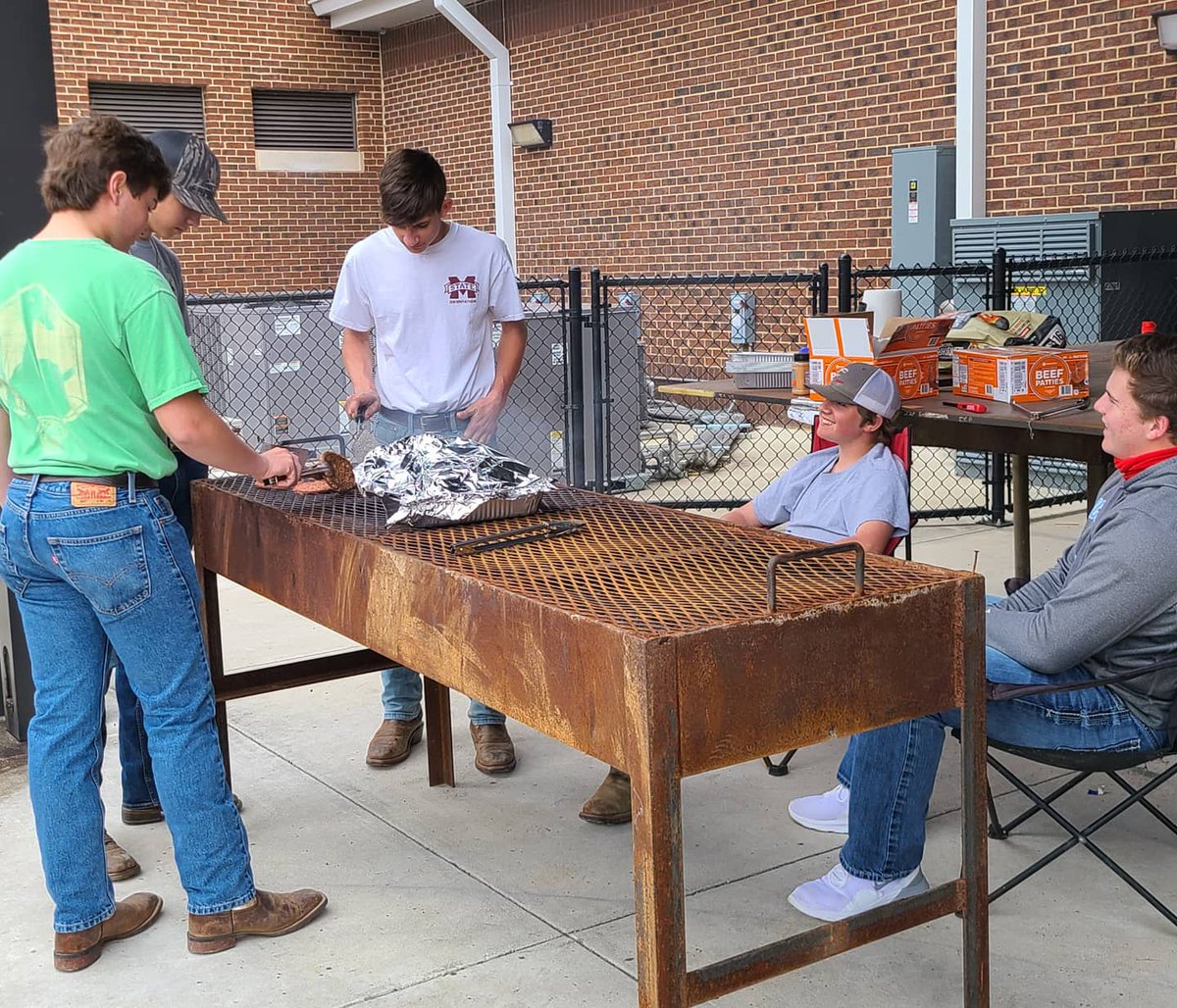 PickensCoAlFFA's tweet photo. We had a great turn out today at the Farm Party! We enjoyed our Member vs. Student Corn Hole Tournament and cooking lunch for the faculty. National FFA Week has officially begun in Pickens County. https://t.co/4qi3ksDdqt