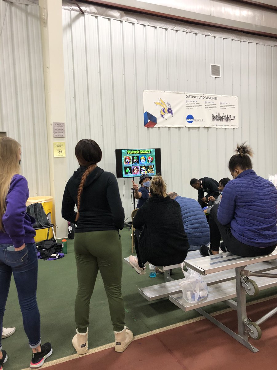DefiCollegeXCTF's tweet photo. DC XC/T&F Annual old school Nintendo 64 Mario Kart Tournament ๐๐ฅ๐
#DEFIXCTF #TeamBonding #jointheswarm ๐ https://t.co/jluSCXyNgv