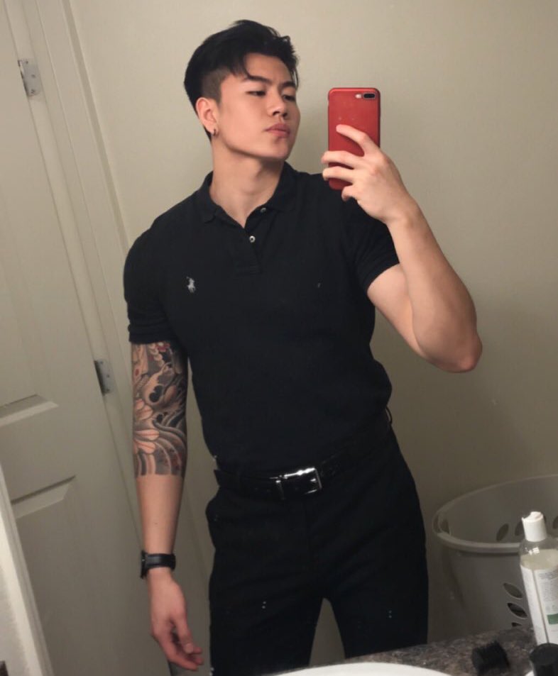 REVENGEONJAMES's tweet photo. Just a big stinky personal trainer https://t.co/dOjihBVuva