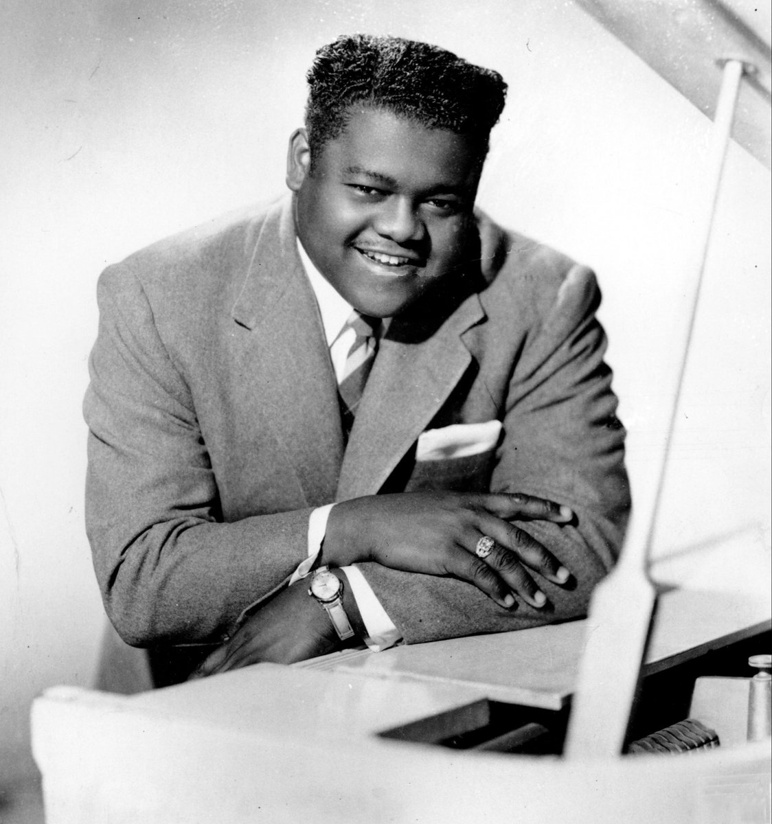 SStefanakos's tweet photo. Happy Birthday In Heaven #FatsDomino!!!!  #Unsinkable #GuidedByVoices #RobertPollard #LateNight #DavidLetterman #Hurricane #Katrina #GBV #GBVPD best time with closest friends! #ClassicLineup https://t.co/jBWPTu1kau https://t.co/Fkq4o1oRuy