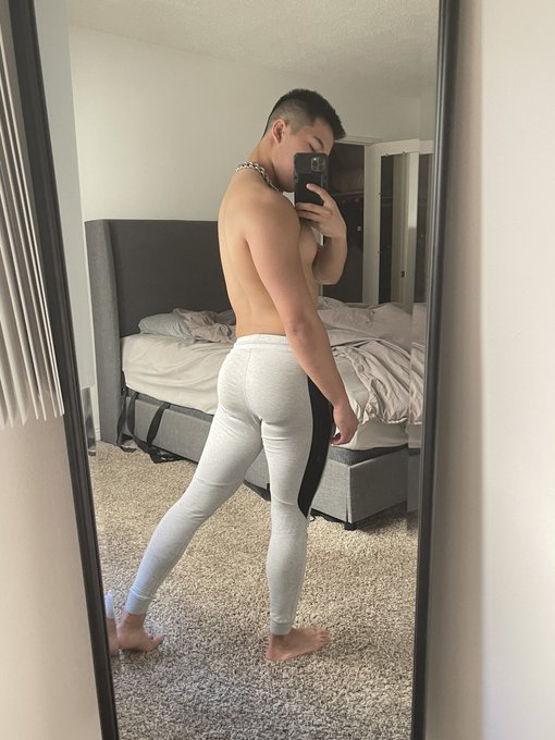 No dickprints here just cage and ass. Hope nobody at the gym saw my locked clit https://t.co/DZVe5lq