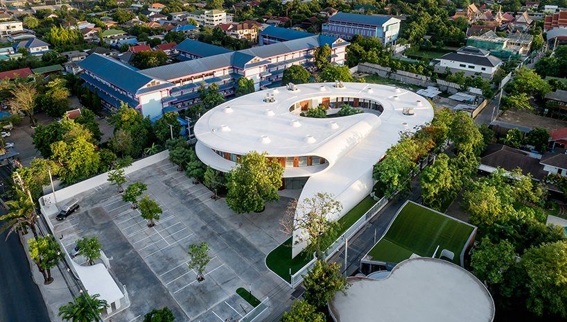 ThaiNewsReports's tweet photo. In a suburban area of Bangkok, Plan Architect has completed a spiral-shaped educational building called ‘the kensington learning space’ which is designed so that every space benefits from natural light and views onto a green courtyard https://t.co/F6GmACizB8 #Bangkok #Thailand https://t.co/43VW8Ubmm6
