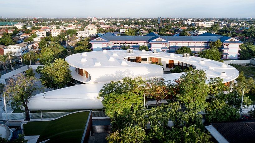 ThaiNewsReports's tweet photo. In a suburban area of Bangkok, Plan Architect has completed a spiral-shaped educational building called ‘the kensington learning space’ which is designed so that every space benefits from natural light and views onto a green courtyard https://t.co/F6GmACizB8 #Bangkok #Thailand https://t.co/43VW8Ubmm6